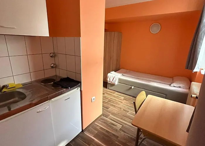 Low Budget Central Station Apartmenthostel Sen 14