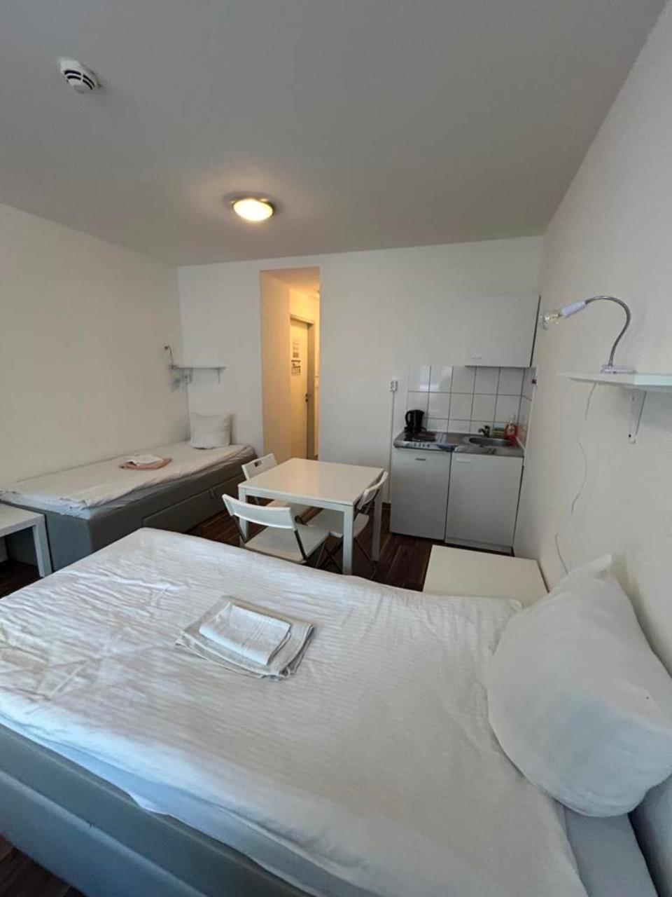 Budget Station Aparthostel Sen 14