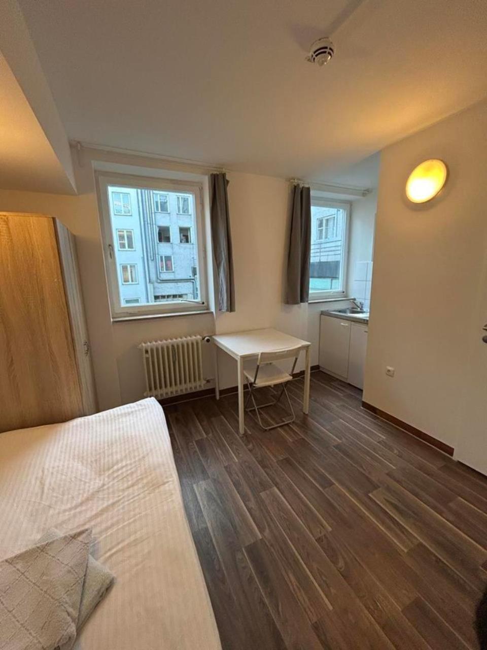 Budget Station Aparthostel Sen 14